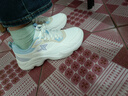 特步（XTEP）女鞋冬季皮面防水跑步鞋2025新款冬休闲老爹鞋轻便保暖运动鞋子女 帆白/米色/夕雾蓝 40 实拍图