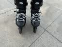 斯威（SWAY）轮滑鞋成人男女溜冰鞋休闲平花专业滑轮鞋大学生初学者滑冰旱冰鞋 黑【一体支架+安全头盔护具+包】 38 日常鞋码(38-39) 实拍图
