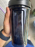 Blender Bottle 蛋白粉摇摇杯运动水杯 大容量塑料杯带刻度健身便携搅拌男士女生 Pro款tritan深黑色710ml 实拍图