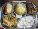 美厨（maxcook）304不锈钢饭盒 加大加深5格学生饭盒餐盘1.6L 配保温袋MCFT8819 实拍图