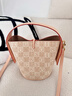 GUSKI包包女包2025新款奢侈品牌女士手提斜挎水桶包生日礼物送女友老婆 杏色【礼盒装】 实拍图
