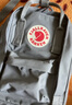 FJALLRAVEN北极狐斜挎包男街头单肩包女书包23797-021雾灰2.5L 实拍图