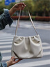 VANESSA HOGAN VH女包柔柔褶皱包百搭通勤托特包大容量单肩包腋下包圣诞礼物 米白 (大容量 简约柔软) 实拍图