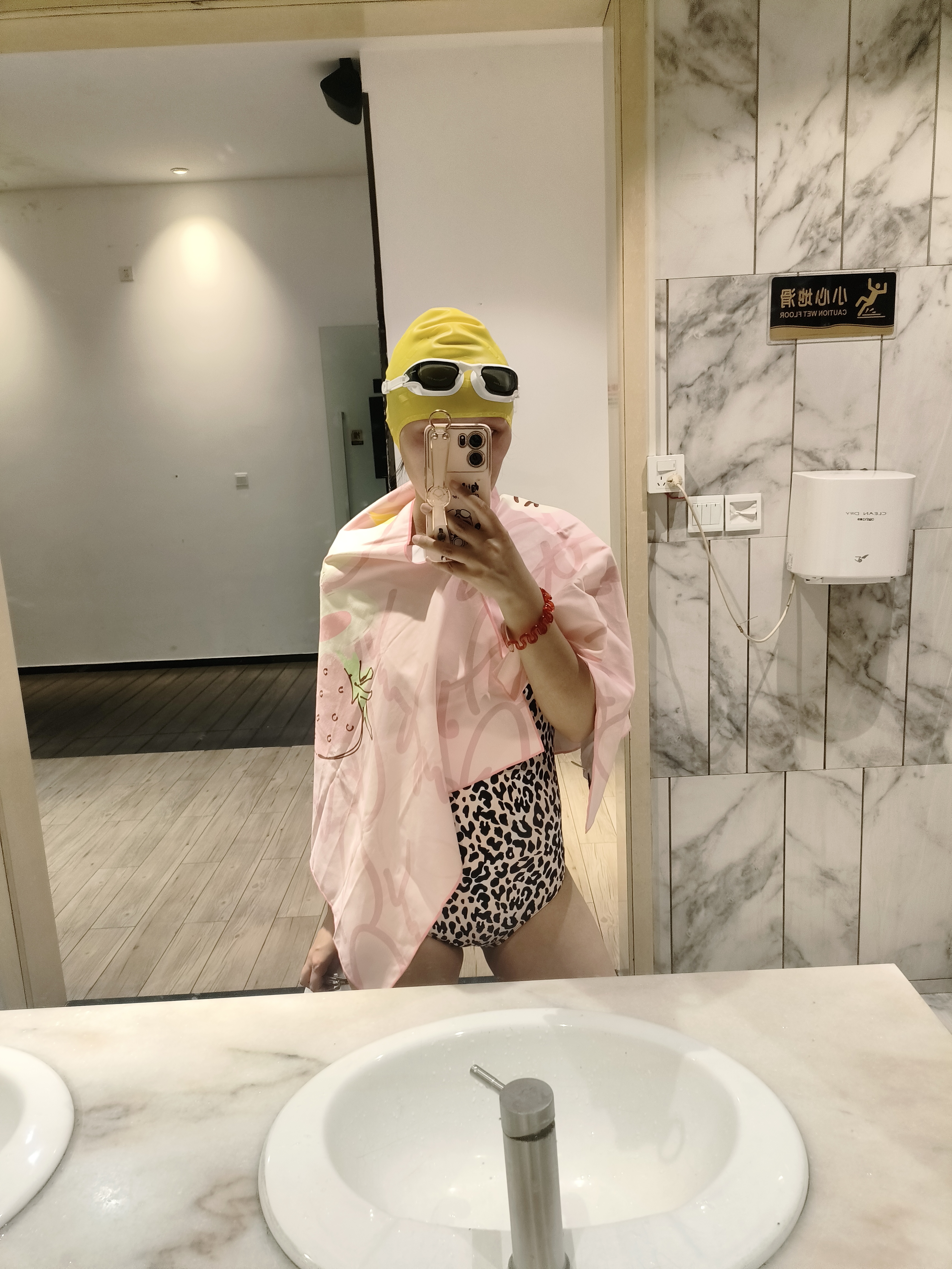 B.Duck小黄鸭儿童浴巾超强吸水速干女童洗澡毛巾游泳专用浴袍便携沙滩巾 实拍图