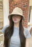 色彩熊花儿与少年金晨同款系带渔夫帽韩版简约百搭出游防晒遮阳水桶帽女 米白色系带渔夫帽 实拍图