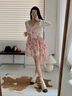 艾珠儿（Aizhuer）花契野玫瑰氛围感出片红碎花吊带不规则小个子连衣裙子女夏季新款 开衫+无花果红碎花裙 M 实拍图