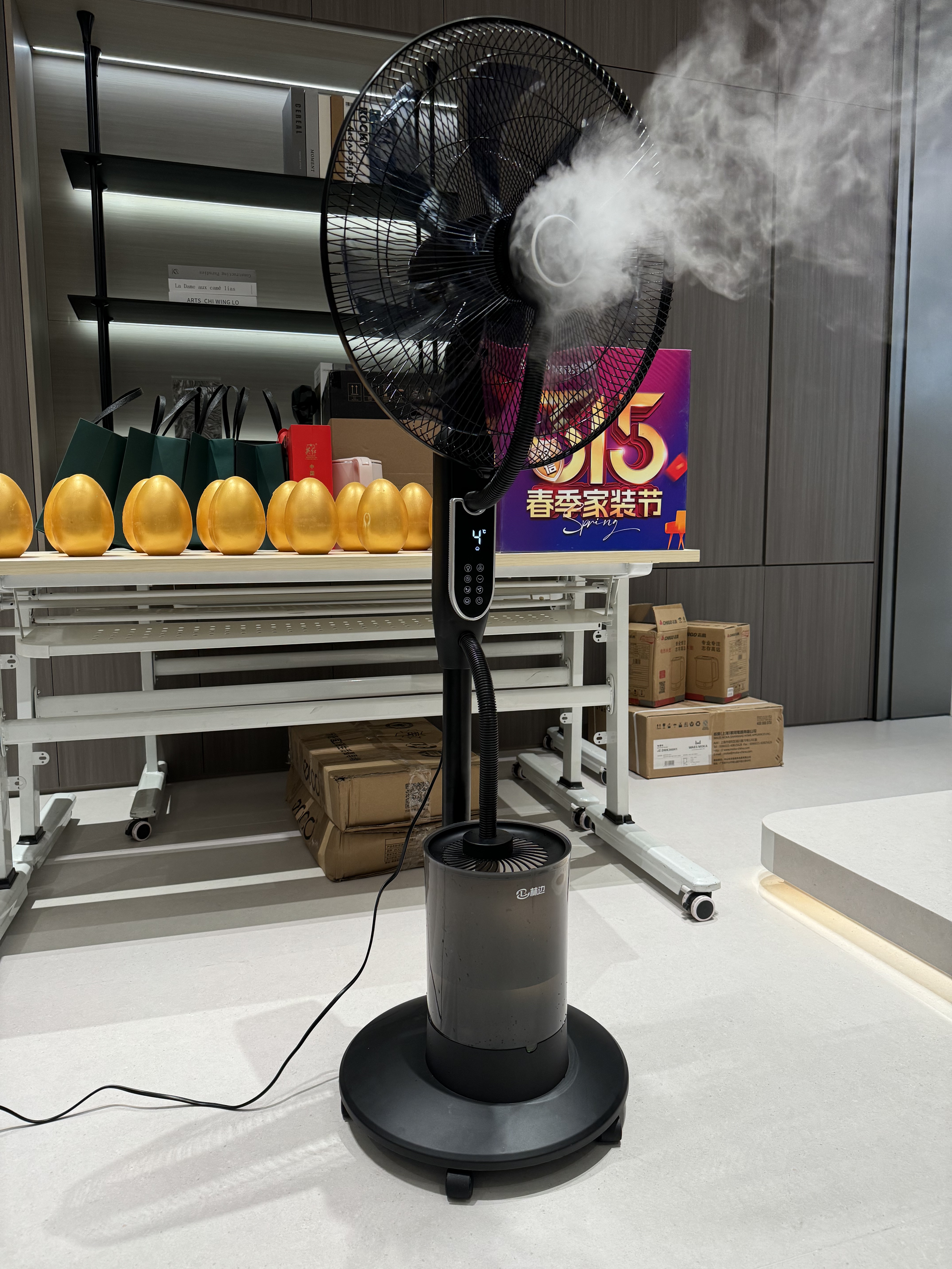 林边喷雾风扇家用落地扇大风力智能负离子净化加湿降温工业水冷雾化扇卧室客厅夜灯氛围落地加湿电风扇 黑色18寸智能语音【负离子净化/5L水箱/夜灯】 实拍图