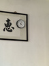网红钟表静音挂钟挂表客厅轻奢时尚家用时钟挂墙静音扫秒石英钟 白底黑边 8英寸 （直径20厘米）偏小 实拍图