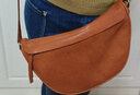 裘真头层植鞣牛皮休闲月牙包复古简约百搭单肩斜挎包女小包 焦糖色 实拍图