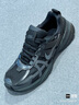 耐克V2K Run 男鞋轻盈透气百搭耐磨低帮城市复古经典反光运动休闲鞋 HJ4497-001 43 实拍图