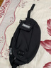 捷如风胸包新款斜挎包男士潮牌女多功能腰包挎包校园情侣款运动休闲单肩包 纯黑色【猩猩挂件+4个徽章】 实拍图