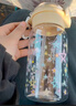 聚莜家杯子女高颜值夏季塑料吸管杯卡通星星水杯儿童学生便携双饮杯 米黄甜酷星星透明吸管杯 实拍图