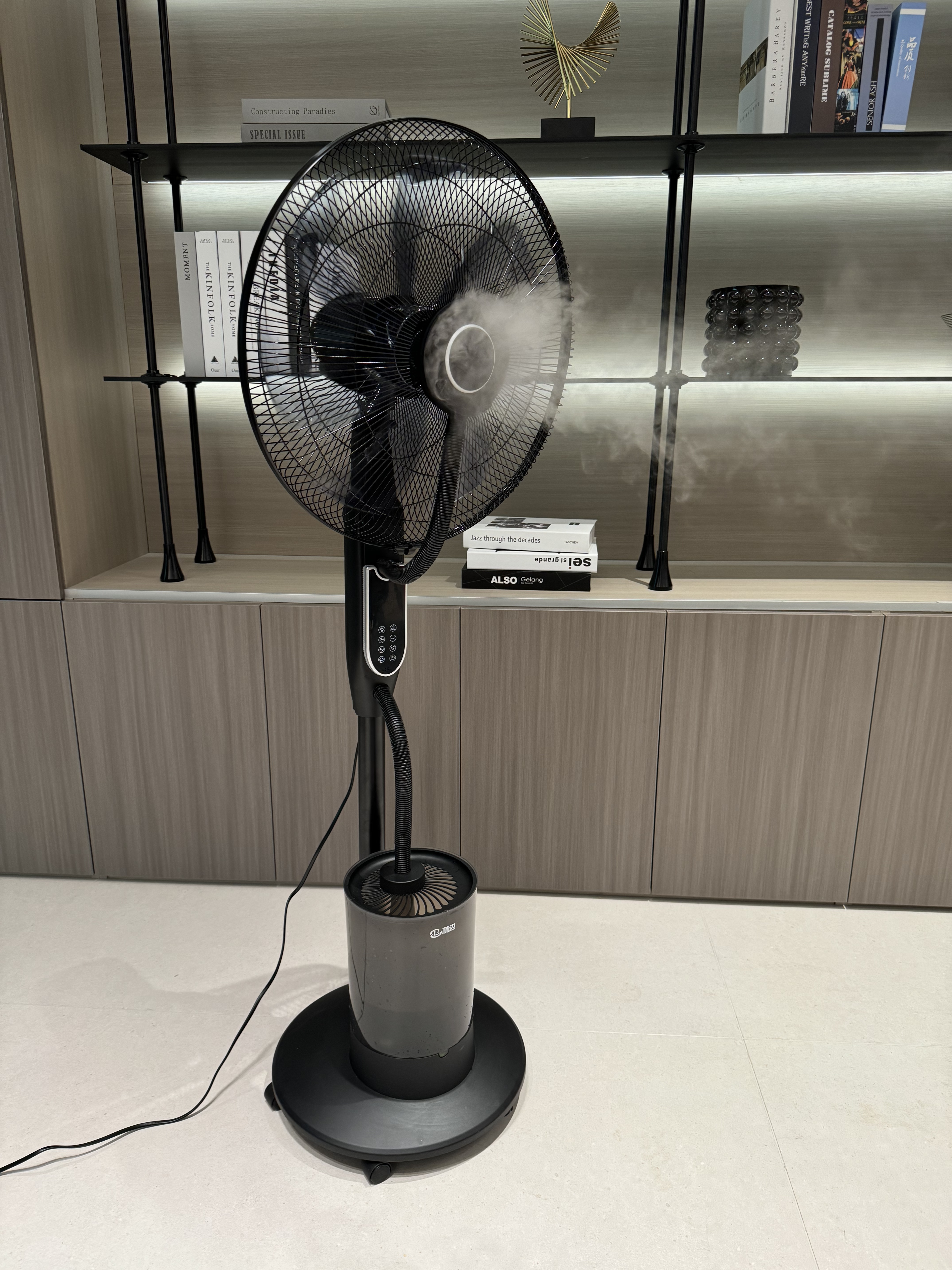 林边喷雾风扇家用落地扇大风力智能负离子净化加湿降温工业水冷雾化扇卧室客厅夜灯氛围落地加湿电风扇 黑色18寸智能语音【负离子净化/5L水箱/夜灯】 实拍图