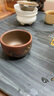 觅陶钦州坭兴陶手工线刻品茗杯喝茶杯茶具配件壶绳茶漏养壶笔壶垫茶巾 经典线刻杯（竹子和鱼） 50ml 实拍图