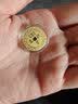 周六福（ZLF）黄金足金999福运钱币宝宝金币 计价 岁岁平安 (背面:压岁钱) - 2g 实拍图