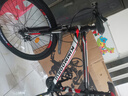 金武端自行车成人山地车公路赛车单车骑行变速超轻越野中学生初中青少年 旗舰版-辐条轮-黑红色 26寸24速 实拍图