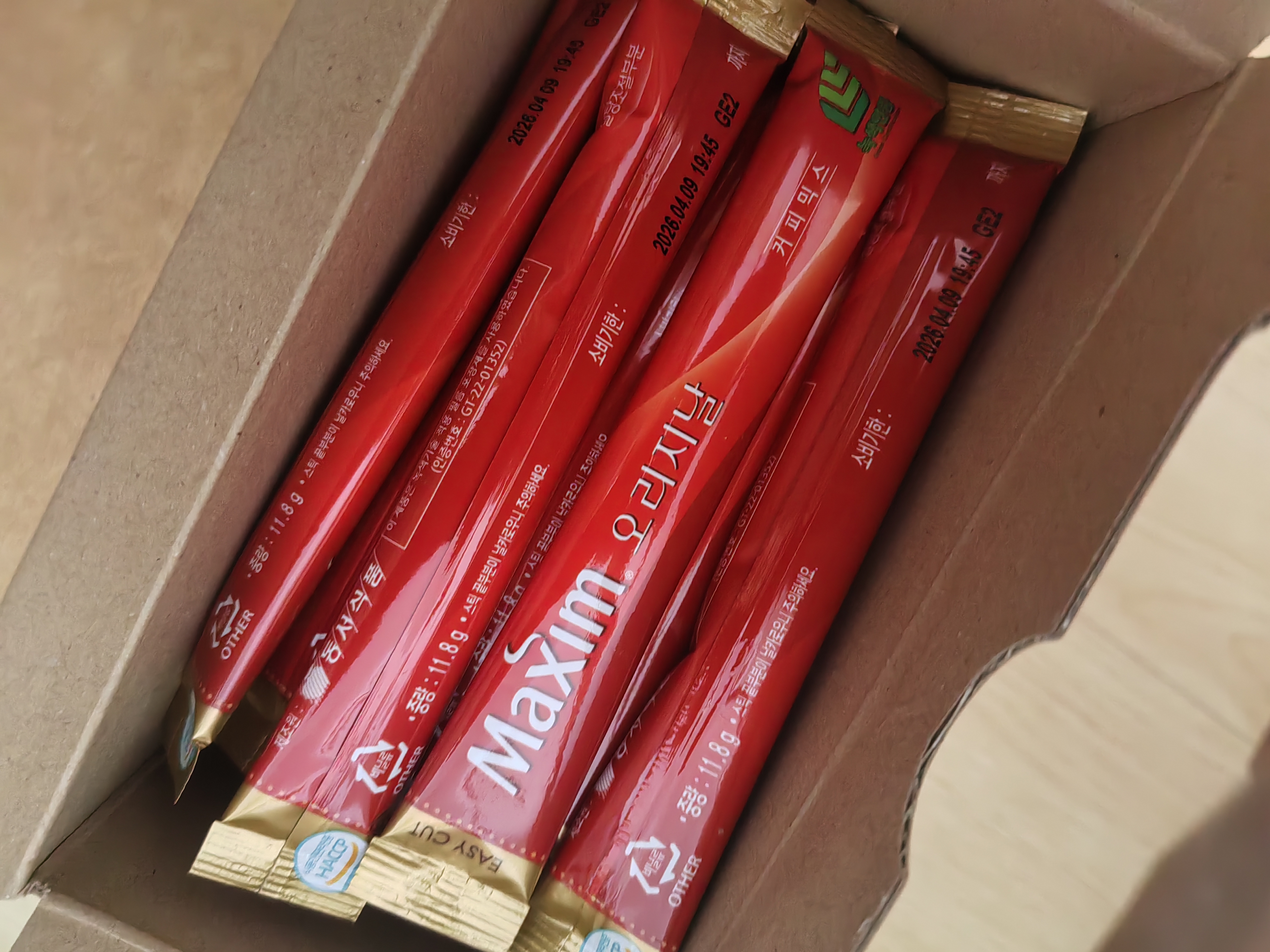 麦馨咖啡粉Maxim三合一韩国进口摩卡速溶100条礼盒装黄盒咖啡 1180g 100条 原味咖啡红色礼盒装 实拍图