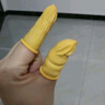 米黄色防静电手指套乳胶电子厂钟表工业劳保无粉尘车间防护指头套 米黄色防静电手指套（500克约750个） M码-中码 实拍图