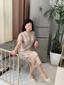 啄木鸟母亲节礼物妈妈装夏装连衣新款夏季改良旗袍气质裙子中老年女装 米色 3XL (适合115-130斤) 实拍图