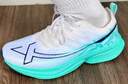 特步一体成型3代跑步鞋男体考耐久竞训支撑轻盈跑鞋女休闲运动情侣鞋 白/极光绿/石青蓝-势如破竹-男 40 实拍图