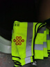 卓防反光背心反光衣建筑施工地警示交通马甲工作服安全服定制logo印字 荧光黄（网格款带口袋） 实拍图