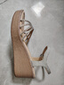 他她（TATA）绝美坡跟凉鞋女度假一字带时装凉鞋夏季7MY14BL4 银色 39 实拍图