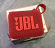 JBL GO ESSENTIAL  便携式蓝牙音箱 户外长续航低音炮 桌面迷你小音响 防水设计 红色 实拍图