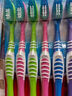 高露洁（Colgate）细毛护龈备长炭软毛成人牙刷12支家庭装款式颜色随机发货京东自营 实拍图