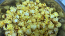 鹊牌三合一爆米花焦糖味200g*4包 玉米粒 自制爆米花休闲零食膨化食品 实拍图