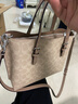 蔻驰（COACH）新款奥莱女士经典标志MOLLIE 25号托特包单肩斜挎包 SV/沙黄色/灰褐色 实拍图