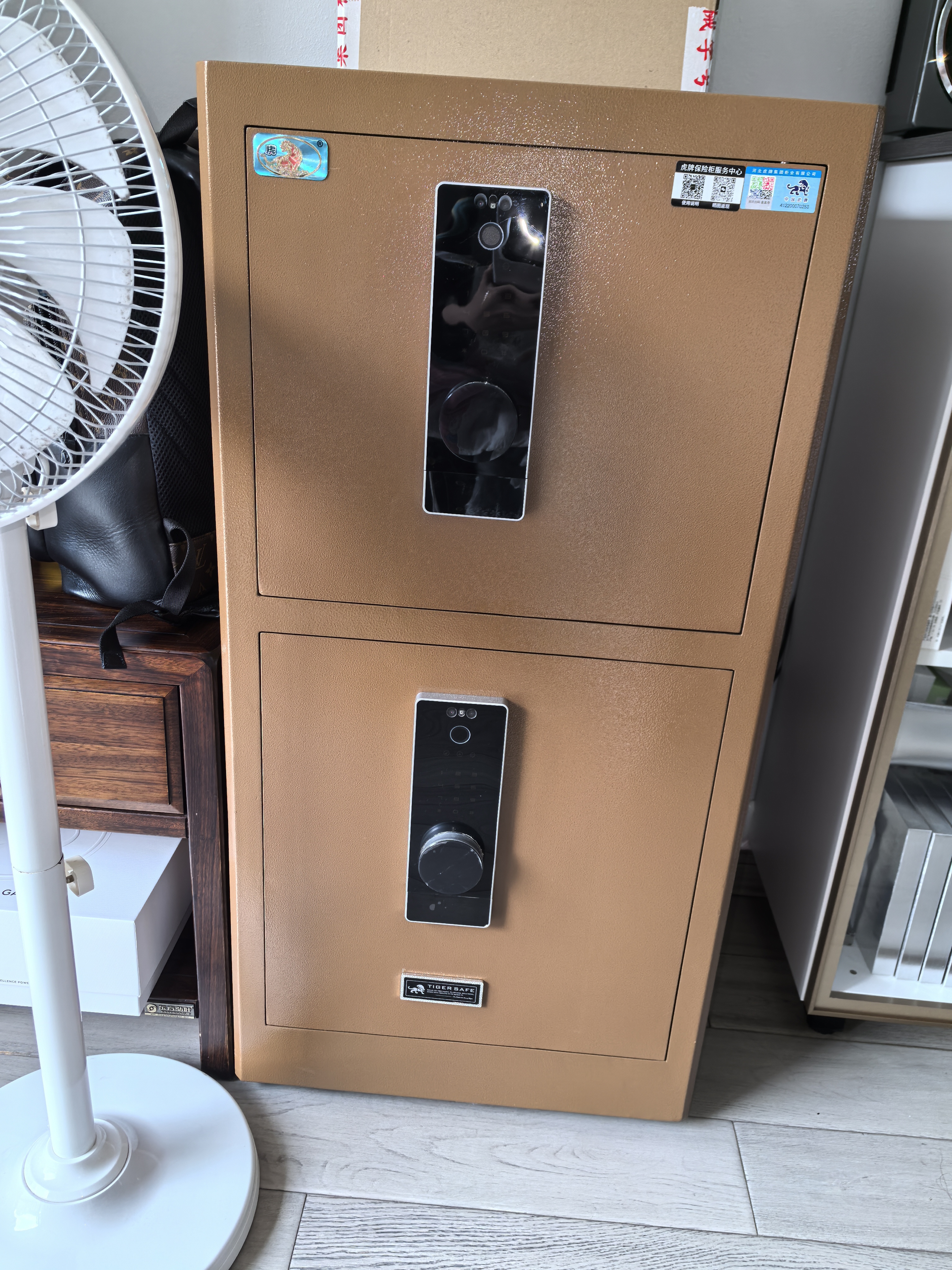 虎牌保险柜家用型财务办公保险箱虎牌保险柜大型全钢防盗保险柜1米双1.5米单小型60/80cm防搬走保管箱 100cm双门-咖色 人脸识别款(钥匙/密码/人脸识别) 实拍图