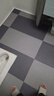 晴画厨房地板革卫生间防水自粘地板贴水晶镀层地贴 深灰格子60*500cm 实拍图