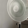 美的（Midea）【飓风节能】七叶柔风立式电风扇/家用轻音落地扇/台式小型风扇/大风力遥控定时摇头风扇SAH35BSJ 实拍图