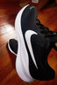 耐克（NIKE）官方舰店男鞋夏运动鞋REVOLUTION 7网面透气轻便跑步鞋时尚休闲鞋 革命7经典黑白/热卖款/现货速发 42.5 实拍图