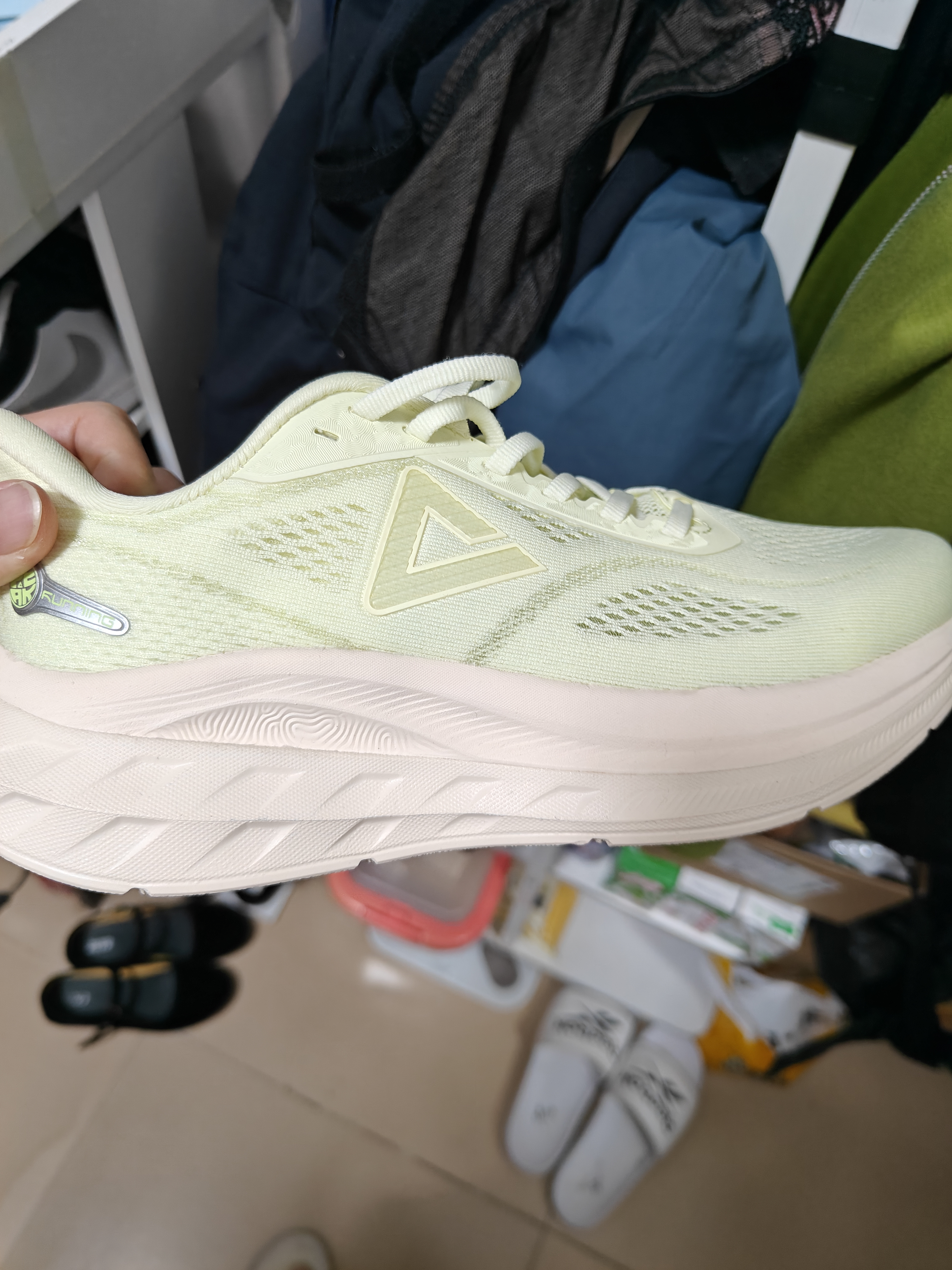 匹克态极24小时2.0跑步鞋女鞋秋季轻便缓震回弹休闲运动鞋DH520028 实拍图