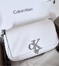 Calvin Klein【七夕礼物】单肩包链条包包字母旋扣翻盖CK女包斜挎马鞍包DH3240 实拍图