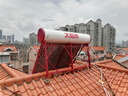 太阳雨行业领先太阳能热水器家用  保热墙6代  一级能效   A无电系列30管   220L送货+安装  国家补贴20% 实拍图