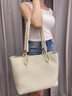 GUSKI包包女包奢侈品牌托特包女2025新款高级感通勤单肩包生日礼物女生 米白色【Cream】 精美礼盒装 实拍图