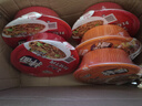 康师傅干拌面方便面 碗装泡面整箱装休闲零食盒装拌面速食夜宵方便食品 【红烧3碗+香辣3碗】127g*6碗 实拍图