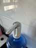 双枪抽水器桶装水饮水机静音矿泉水电动抽水泵折叠自动上水器 白灰色 实拍图