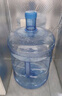 韩禾水桶纯净水桶饮水机桶大号桶装水桶食品级储水桶加厚矿泉水接水桶 18.9升PC材质（手提式拧盖）款 实拍图