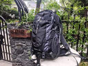 远行客登山包户外男女运动双肩包专业徒步露营背包防水旅游爬山旅行书包 黑色【配送防雨罩】 40L【悬浮背负】 实拍图