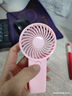 手持小风扇 电风扇 迷你随身便携式电池款桌面轻音学生儿童可手持可站立超长续航 粉色 带两节七号电池 实拍图