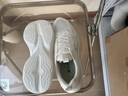 特步男鞋运动鞋男秋季运动户外跑步鞋男轻质皮面减震旅游鞋休闲鞋 帆白/山岚绿/猫眼灰 (皮面保暖) 42 实拍图