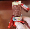 雀巢（Nestle）脆脆鲨巧克力威化饼干散装网红小吃充饥食品零食学生办公室零食 脆脆鲨巧克力味80条1kg 实拍图