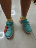 李宁羽毛球鞋全能王小羽男女鞋耐磨训练鞋专业抗扭减震运动鞋（标楦） 电光蓝/荧光耀橙AYTM079-14 40 实拍图