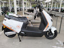 永久电动摩托车 通勤外卖电动车大踏板空间智能解锁长续航电摩72V20Ah 天能电池【酷牛系列 极地白】 实拍图