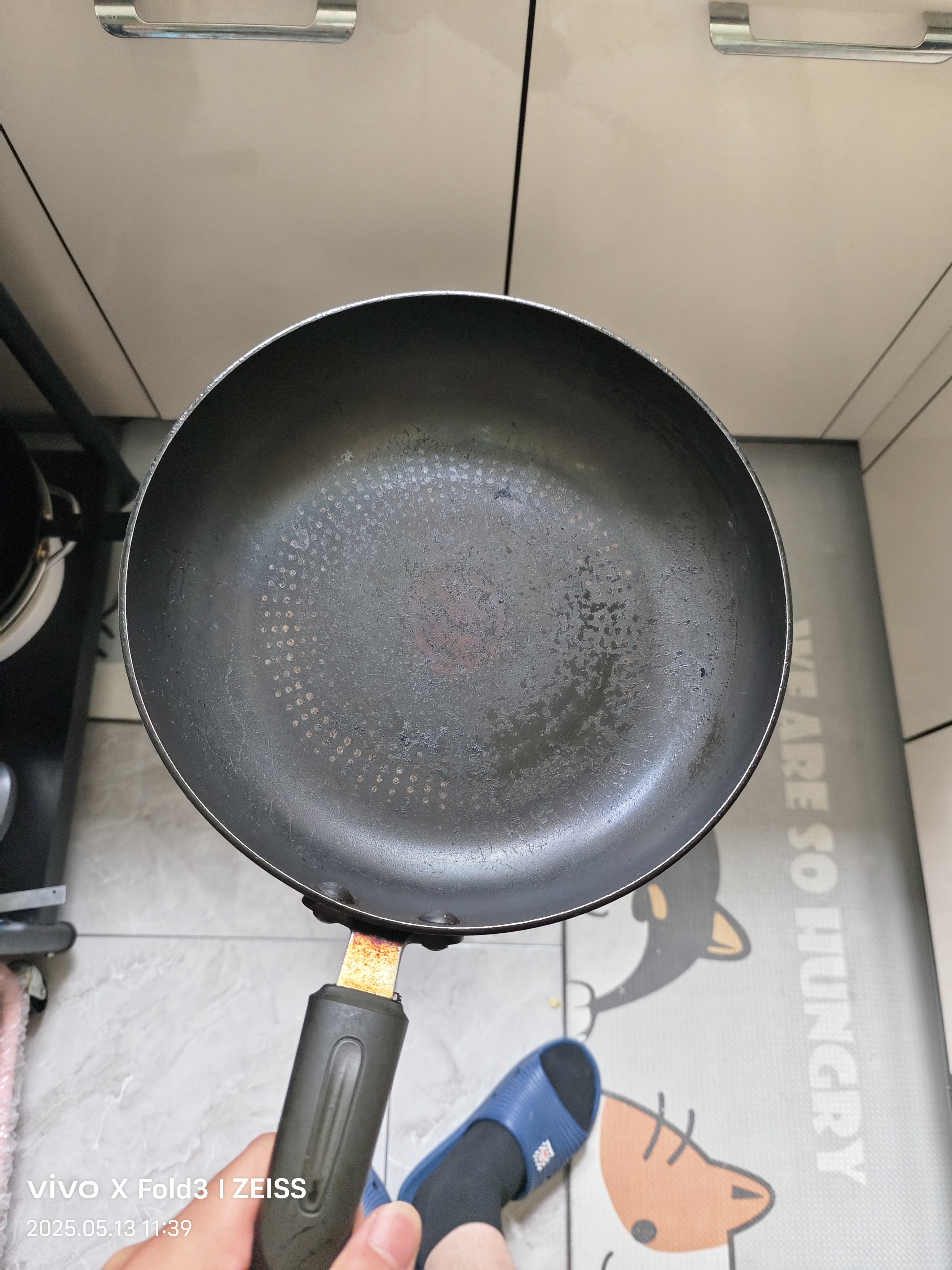 黄三皇铸铁平底锅煎锅生铁无涂层老式双耳燃气电磁炉通用烙饼烤肉不粘 老式双耳煎锅 40cm 实拍图
