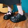 【95成新】卡骆驰（crocs）女鞋厚底云朵洞洞鞋户外休闲时尚一脚蹬沙滩鞋 206750-001 39-40   实拍图