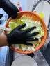 乌斯京一次性手套100只/盒中码 食品级餐饮厨房洗碗烘焙家务黑色手套 实拍图